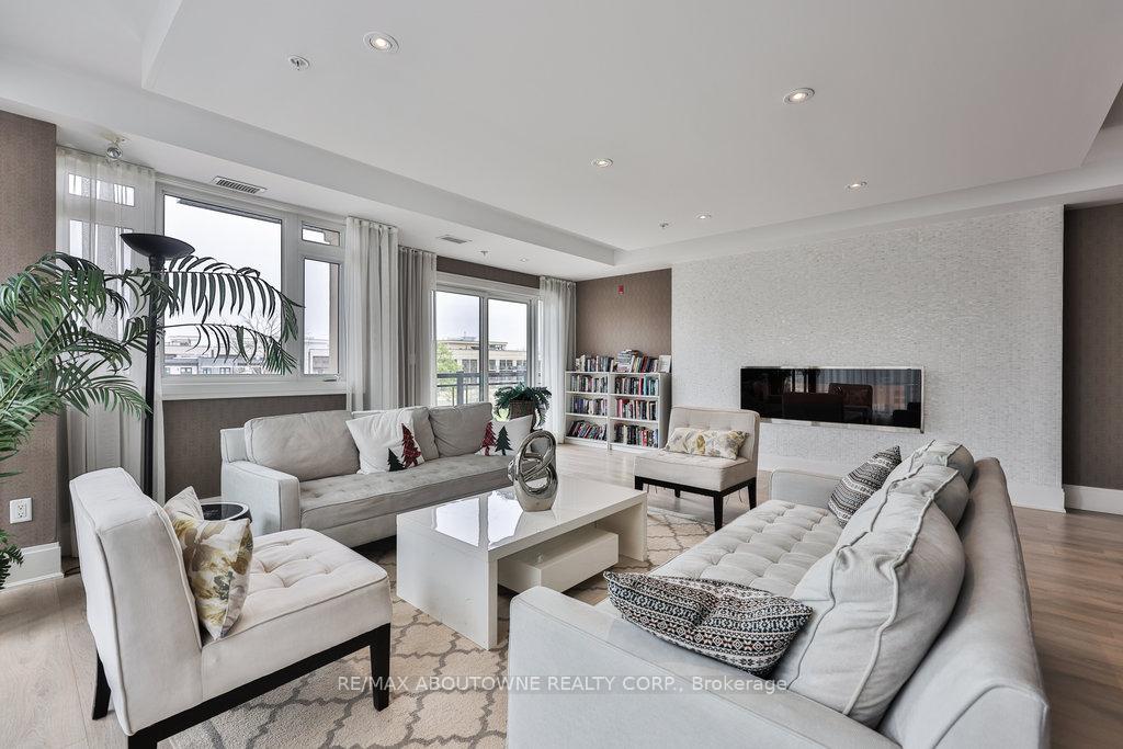 2 Bedrooms Condo at 128 Garden, Oakville For sale