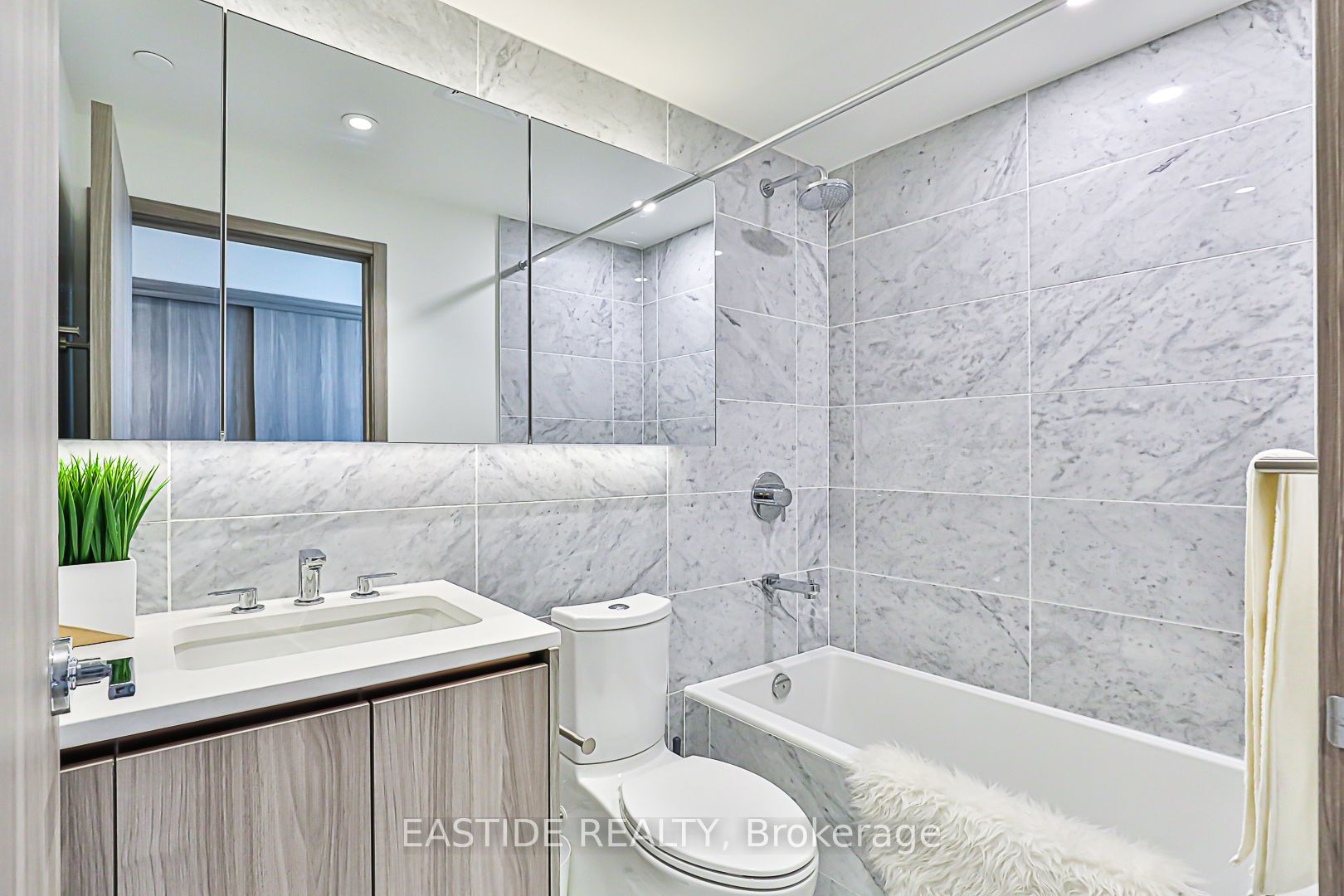 85 Mcmahon Drive, #1102