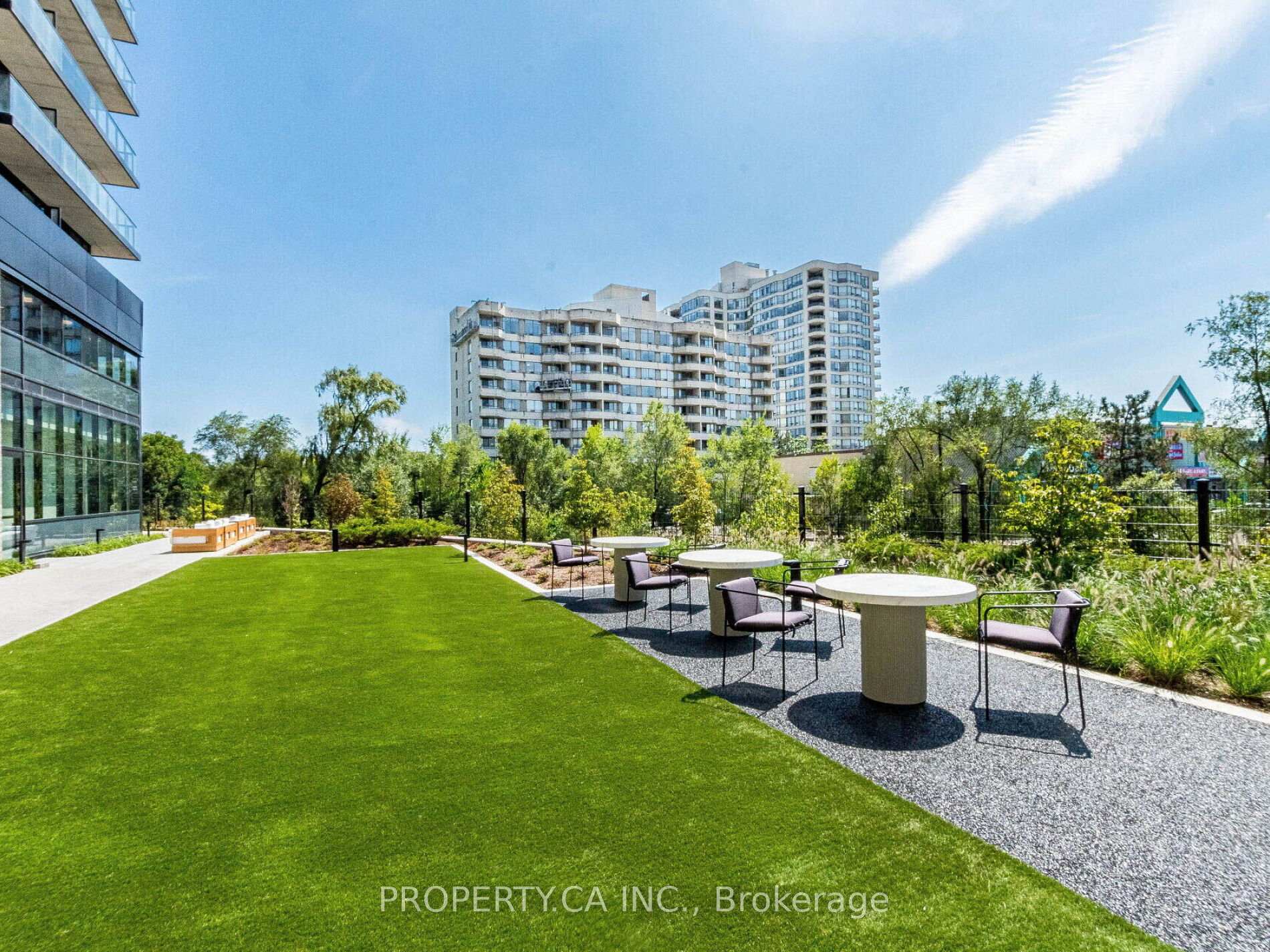 3 Bedrooms Condo at 86 Dundas, Mississauga For sale