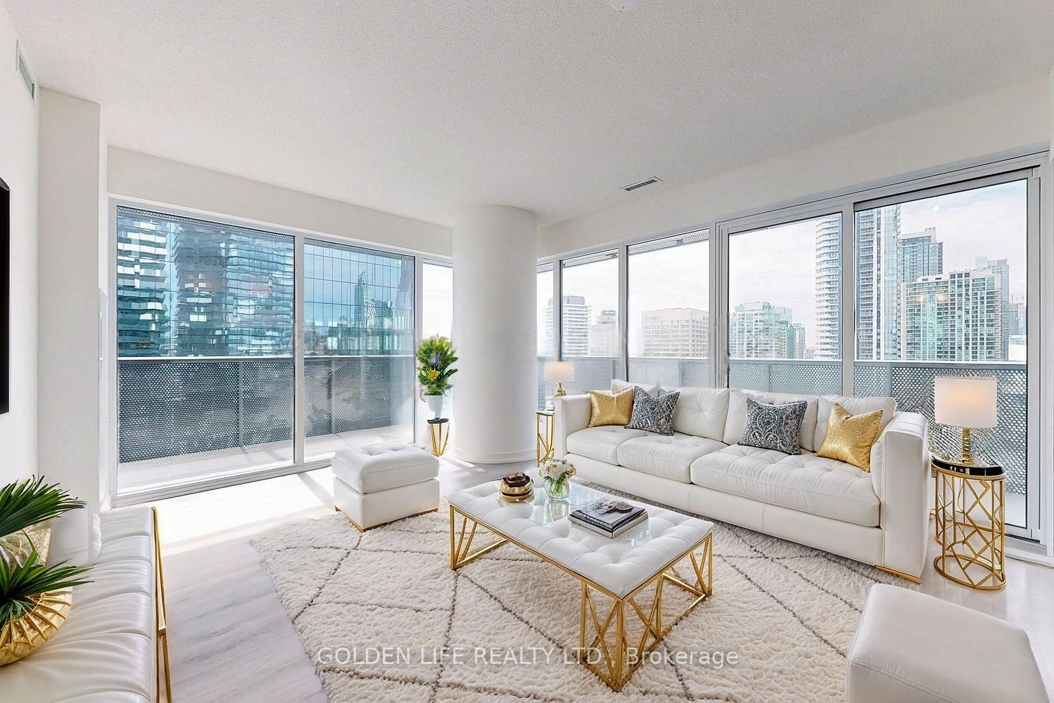 3 Bedrooms Condo at 138 Downes, Toronto For sale