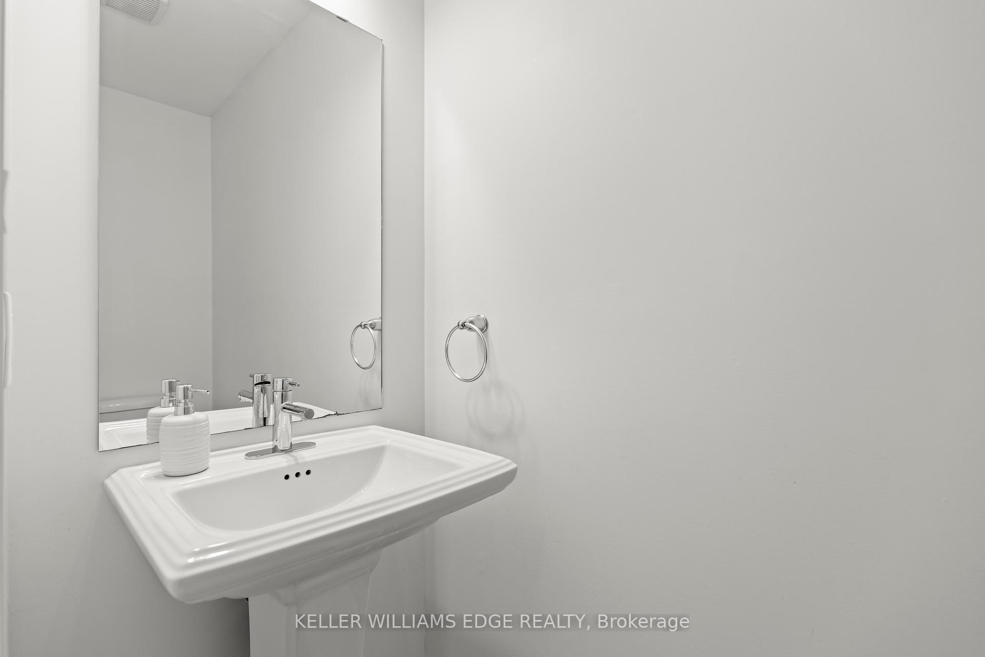 3 Bedrooms Condo at 30 Time Square, Hamilton For sale