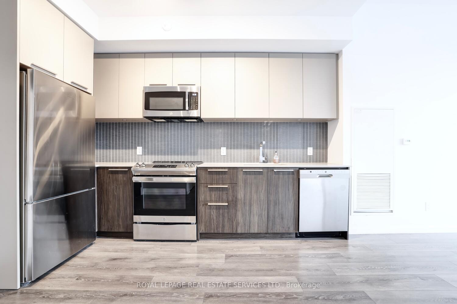 2 Bedrooms Condo at 4208 Dundas,  Toronto For sale