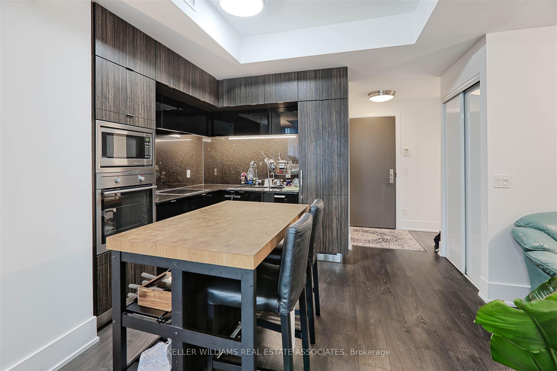 2 Bedrooms Condo at 15 Merchants’ Wharf, Toronto For sale