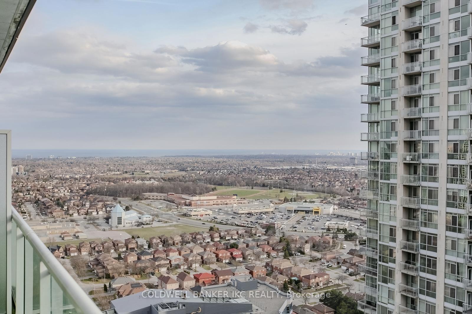 2 Bedrooms Condo at 223 Webb, Mississauga For sale