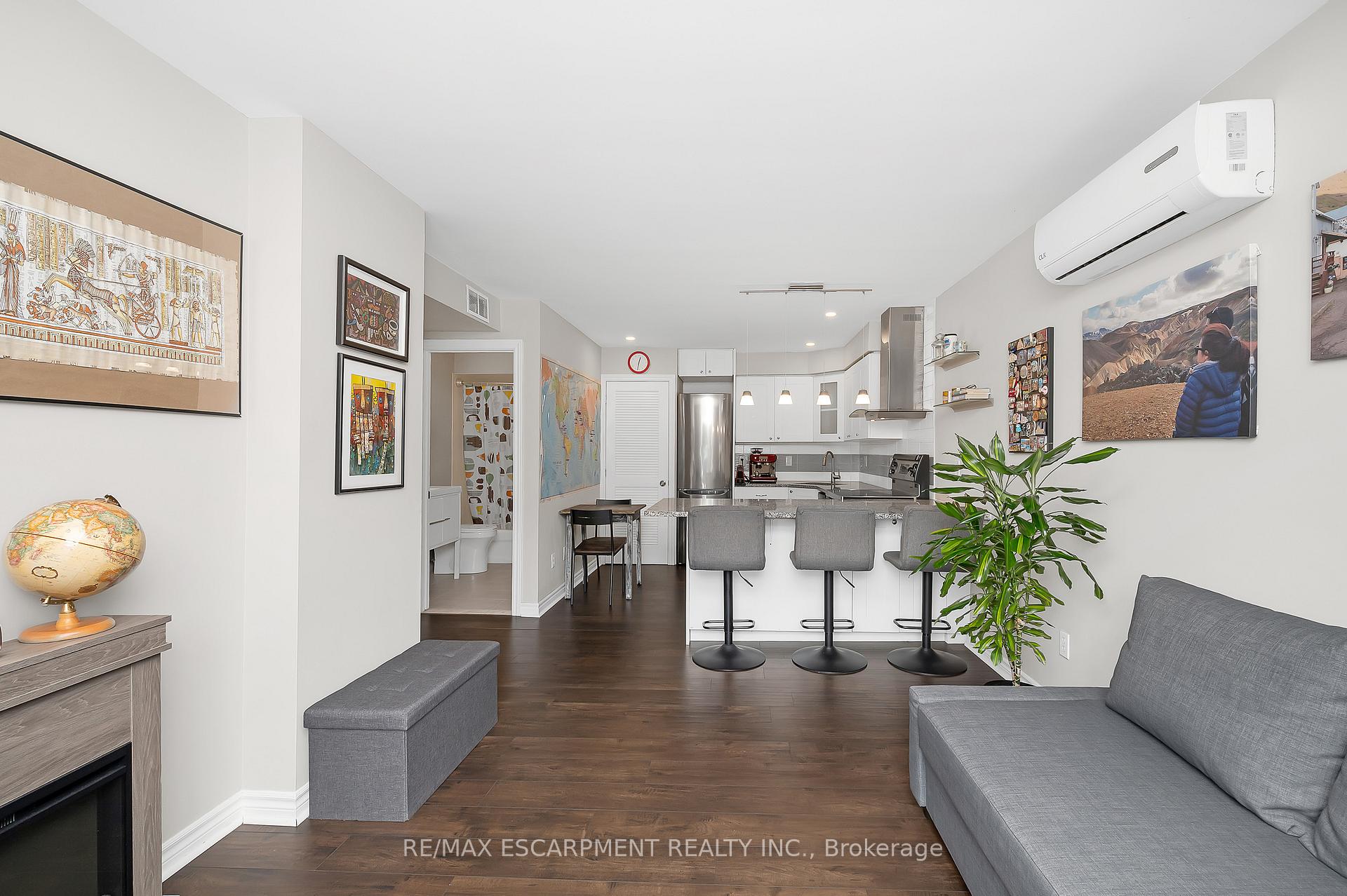 2 Bedrooms Condo at 28 Victoria, Hamilton For sale