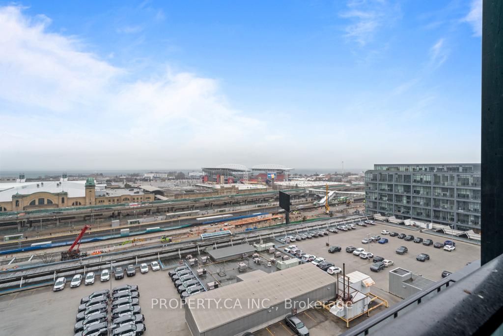 3 Bedrooms Condo at 135 East Liberty, Toronto For sale