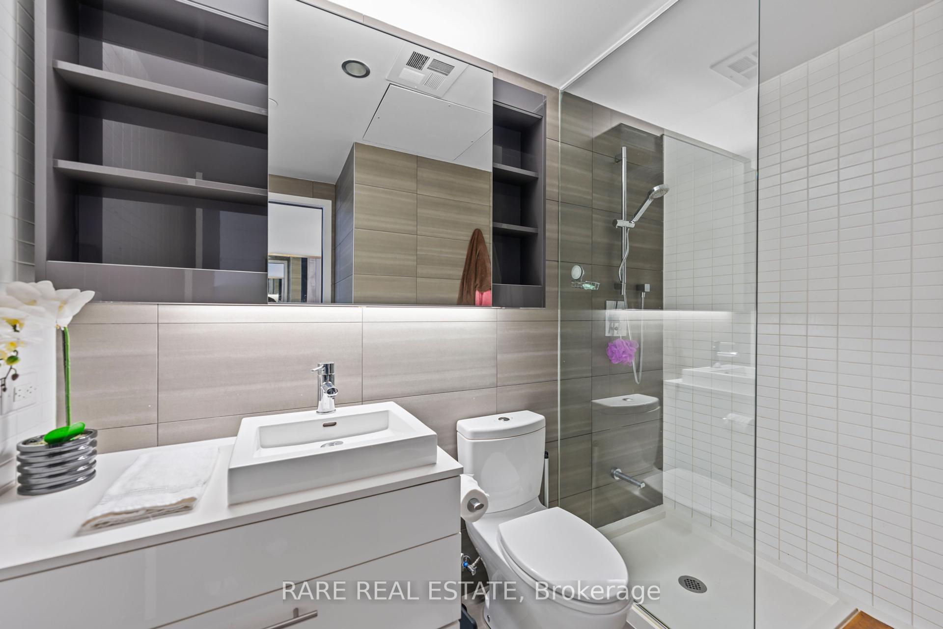2 Bedrooms Condo at 32 Trolley, Toronto For sale