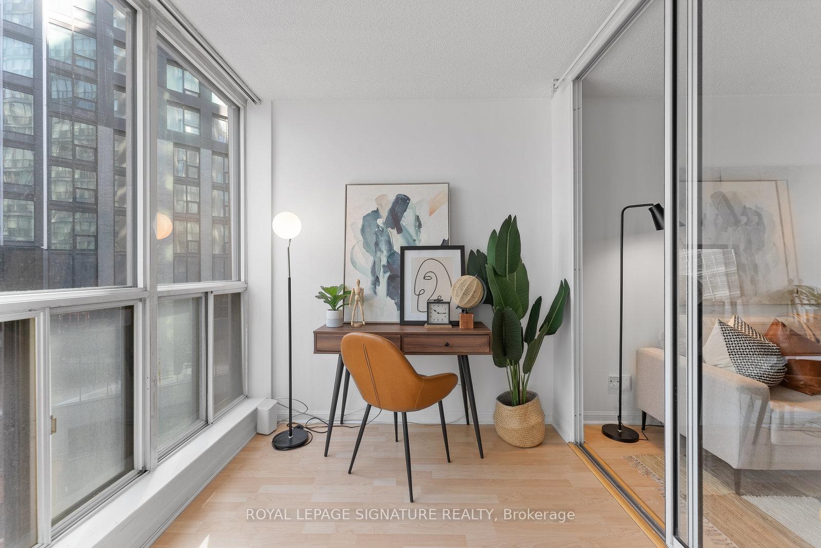 2 Bedrooms Condo at 24 Wellesley, Toronto For sale
