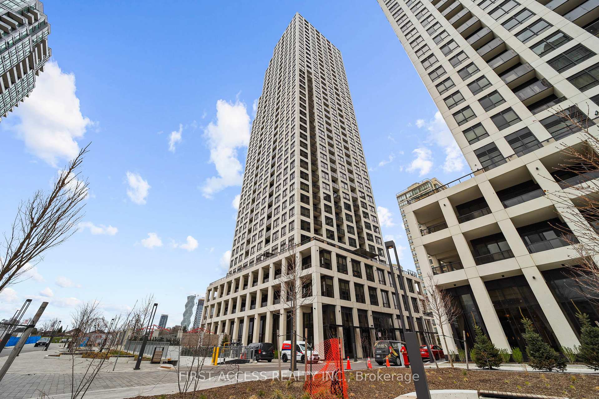 1 Bedroom Condo at 36 ELM,  Mississauga For sale