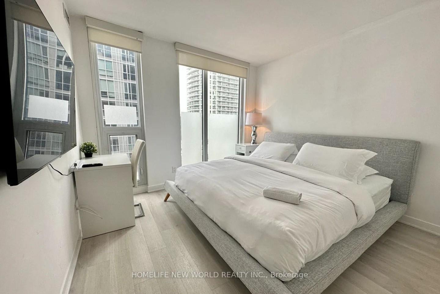 3 Bedrooms Condo at 90 Queens Wharf, Toronto For sale