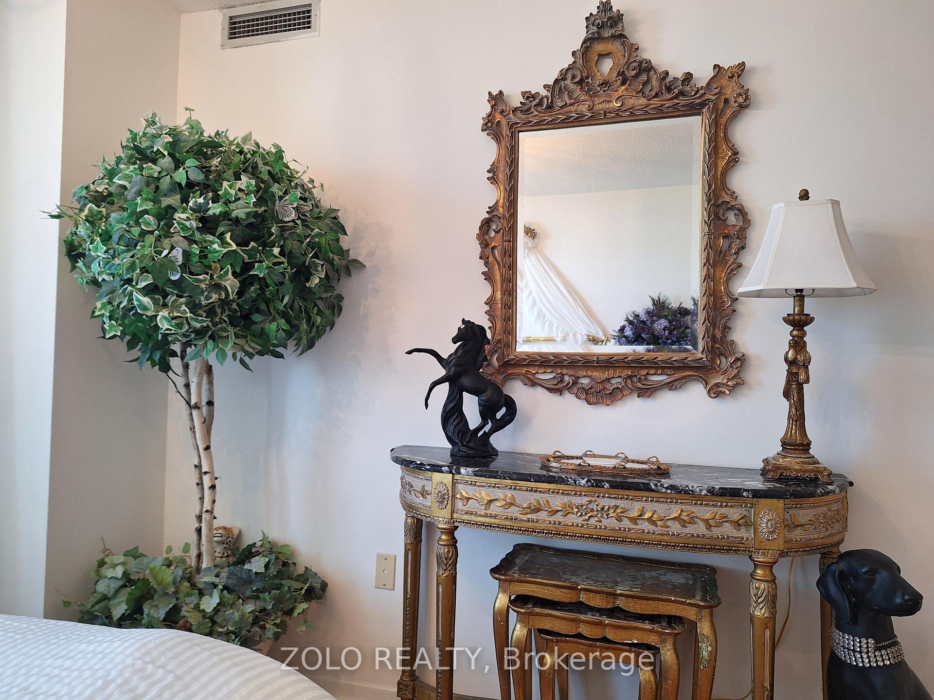 3 Bedrooms Condo at 300 Webb, Mississauga For sale