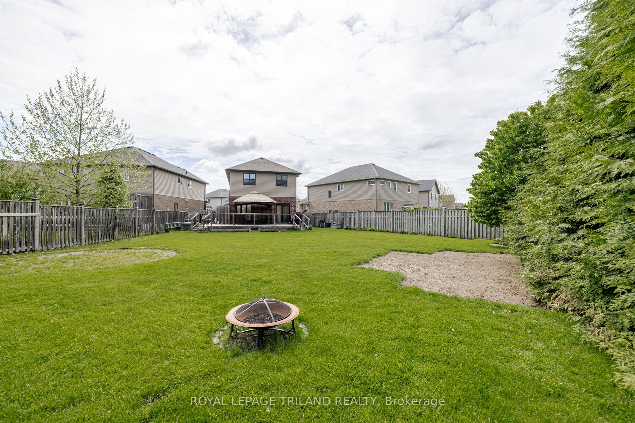 711 Springwood Crescent