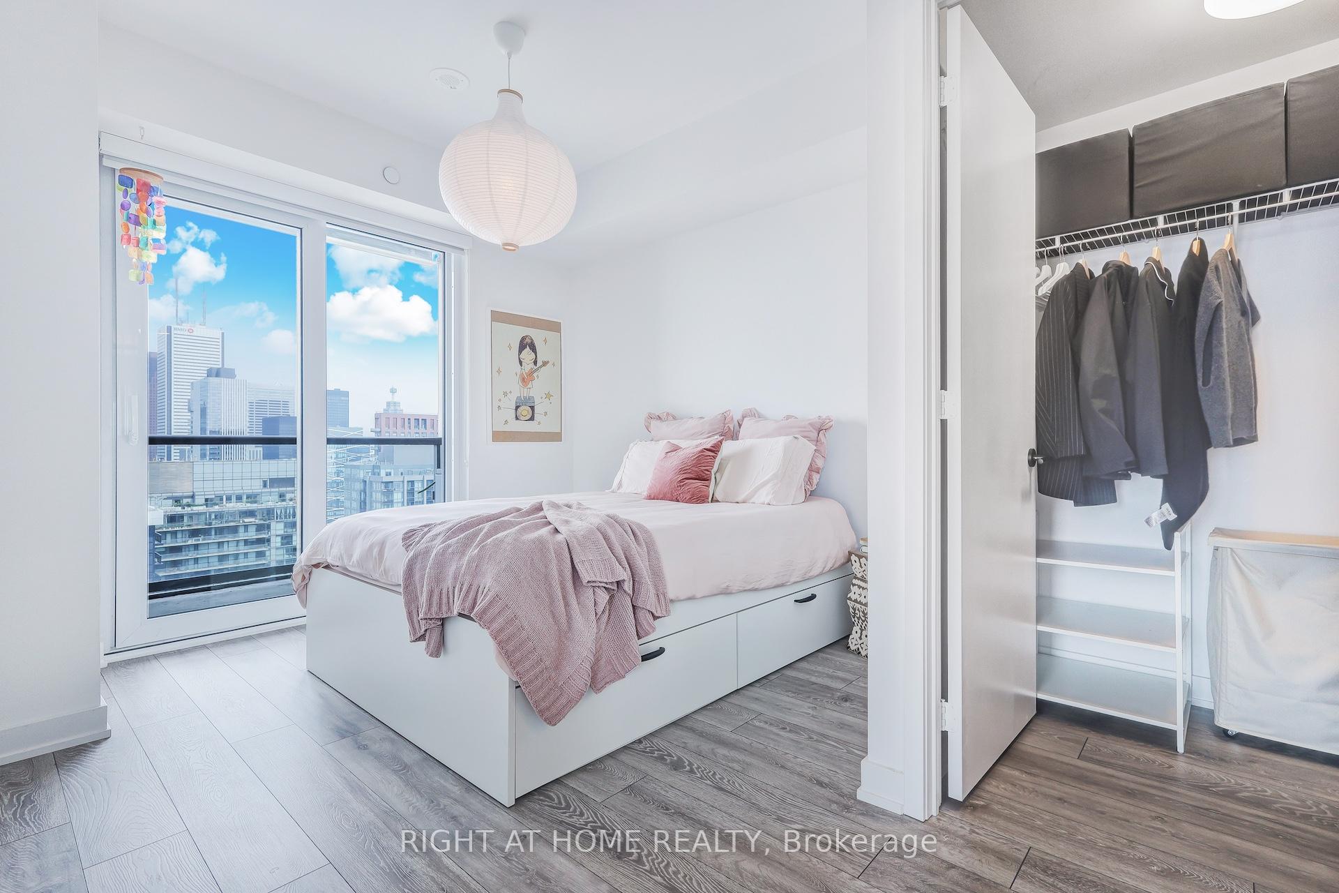 3 Bedrooms Condo at 108 Peter, Toronto For sale