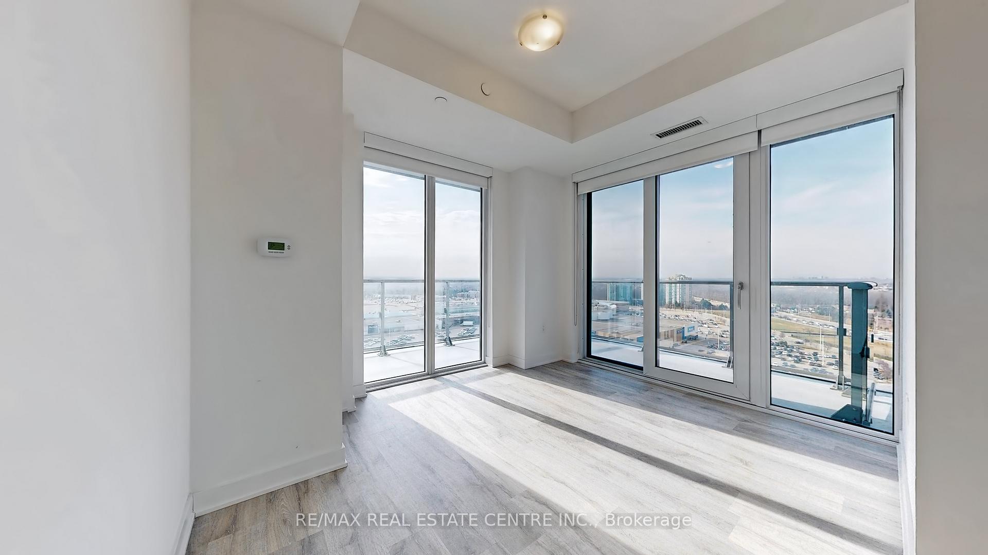 3 Bedrooms Condo at 4655 Metcalfe,  Mississauga For sale
