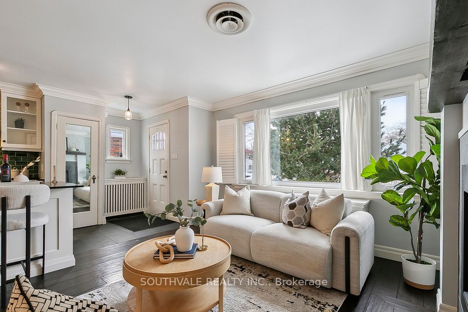 3 Barfield Avenue, Toronto, ON M4J 4N4