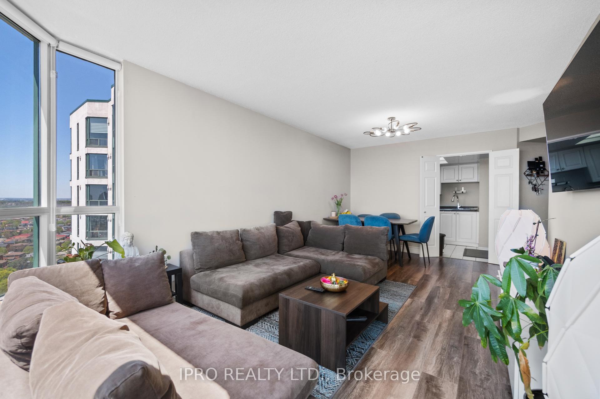 3 Bedrooms Condo at 4460 Tucana, Mississauga For sale