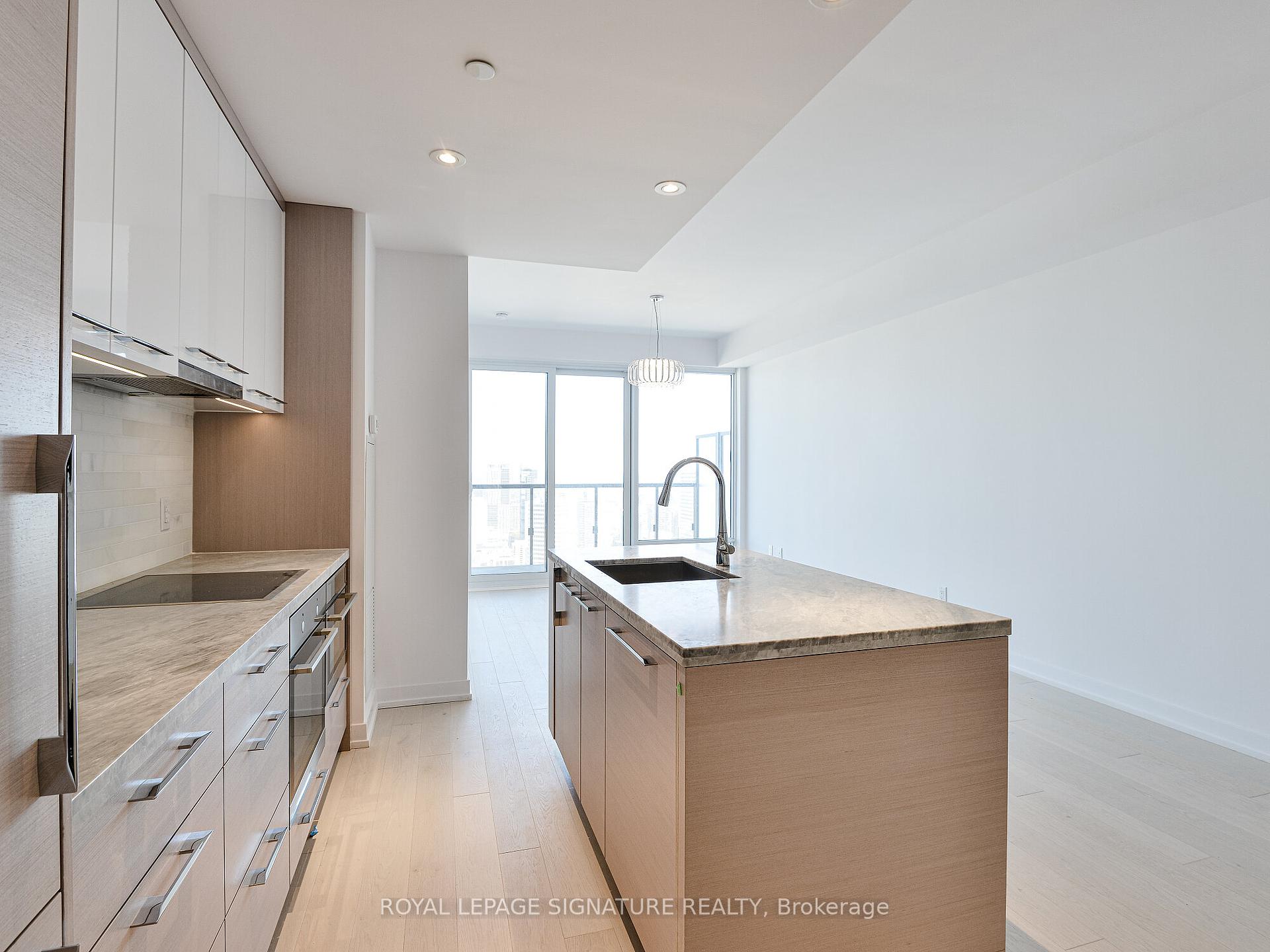 2 Bedrooms Condo at 488 University,  Toronto For sale