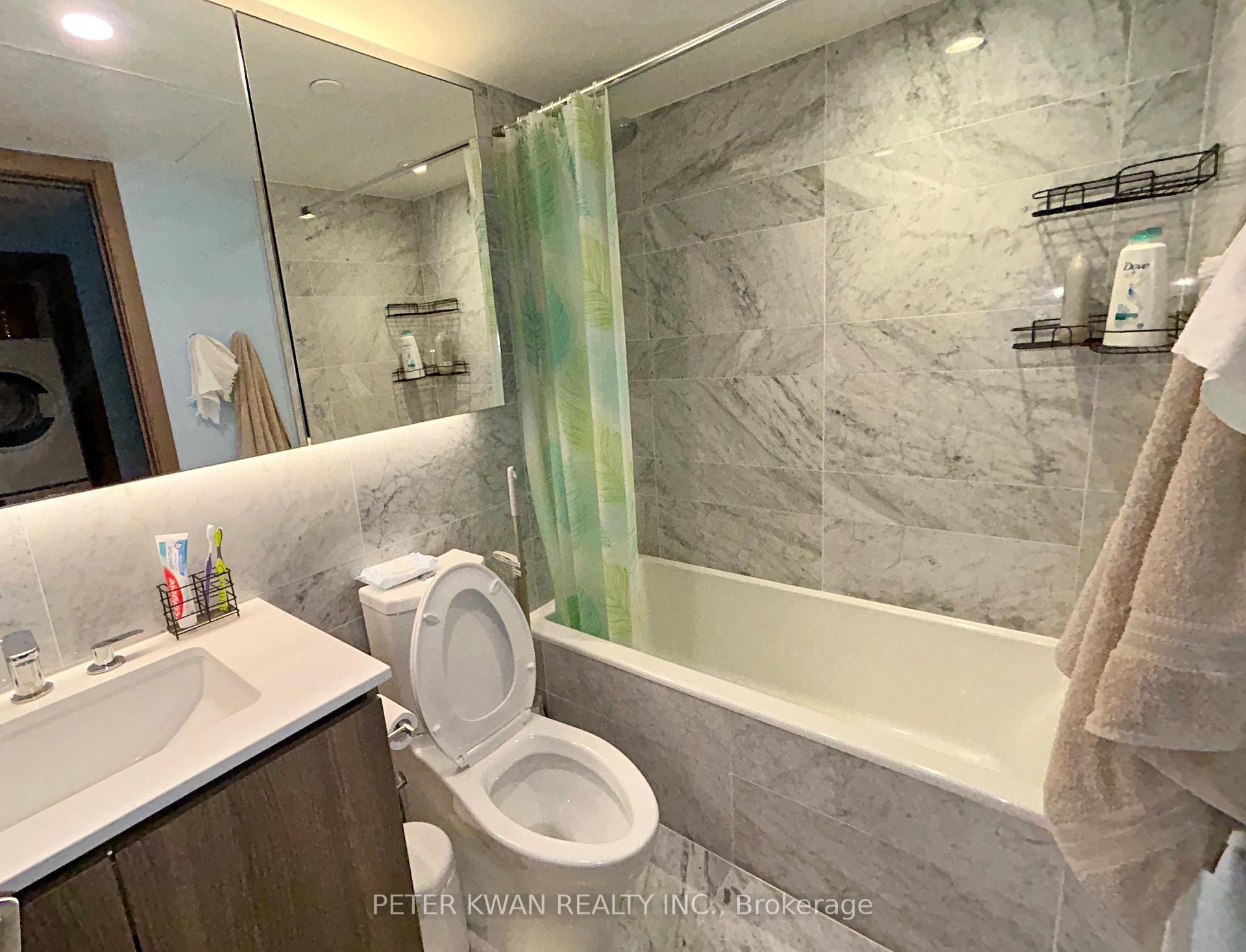 2 Bedrooms Condo at 19 Bathurst, Toronto For sale