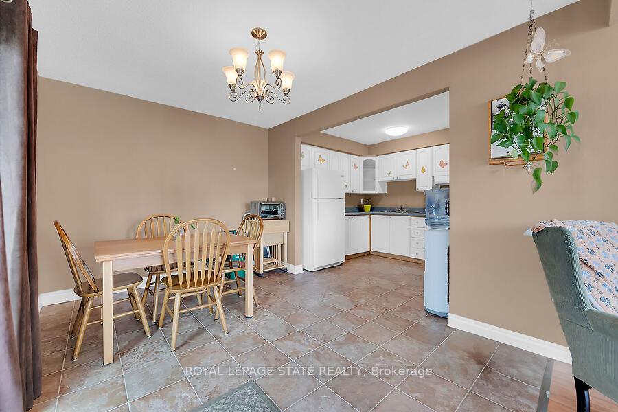 3 Bedrooms Condo at 977 Francis,  Burlington For sale