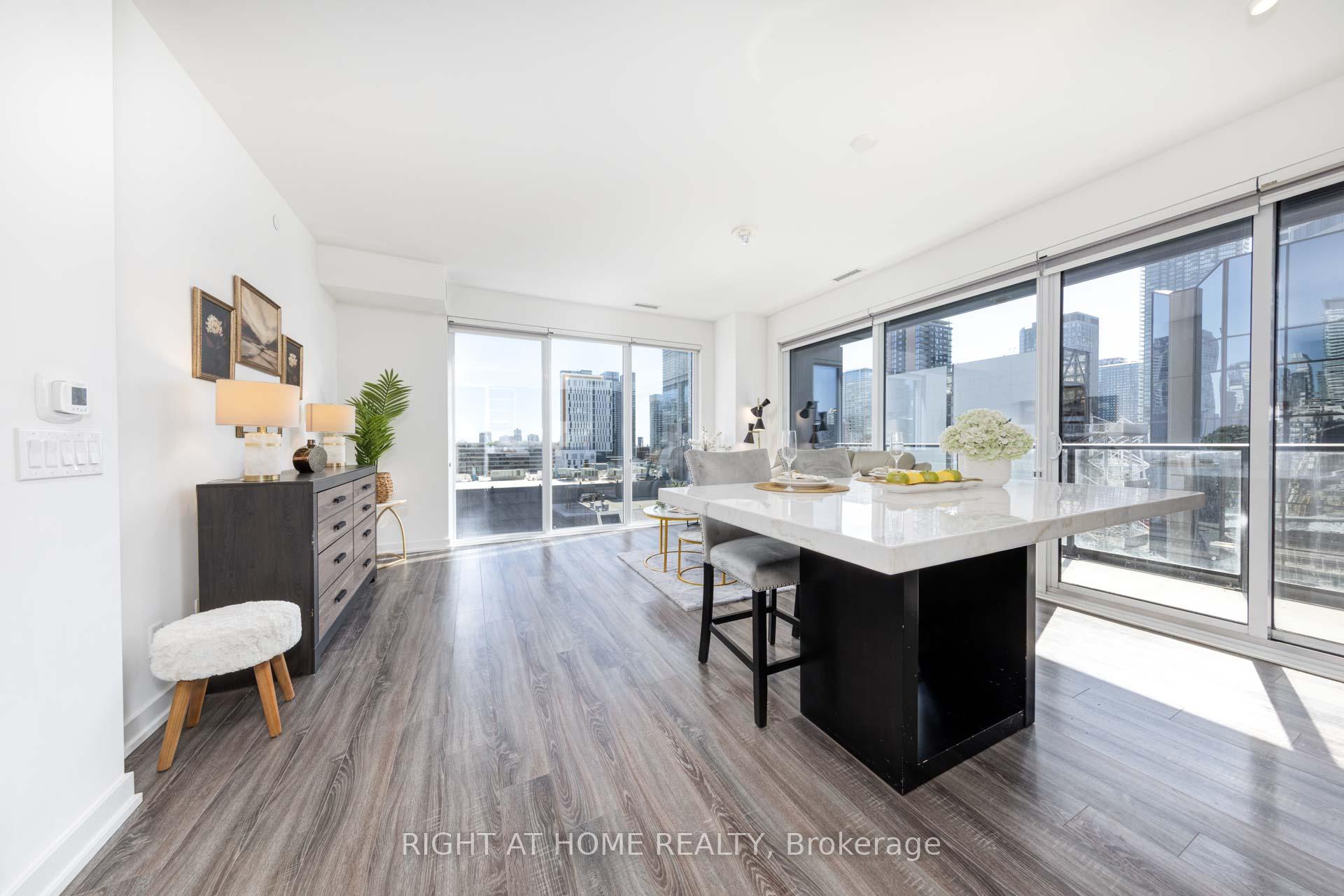 3 Bedrooms Condo at 20 Edward, Toronto For sale