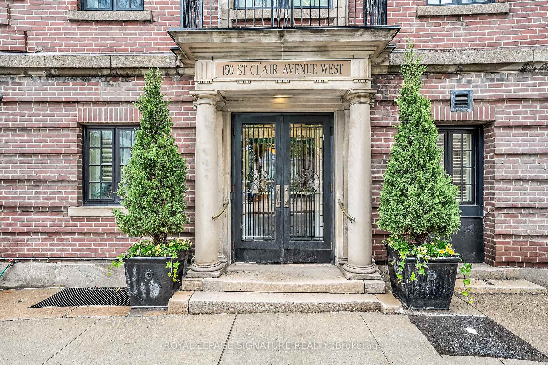 2 Bedrooms Co-op at 150 St Clair, Toronto For sale