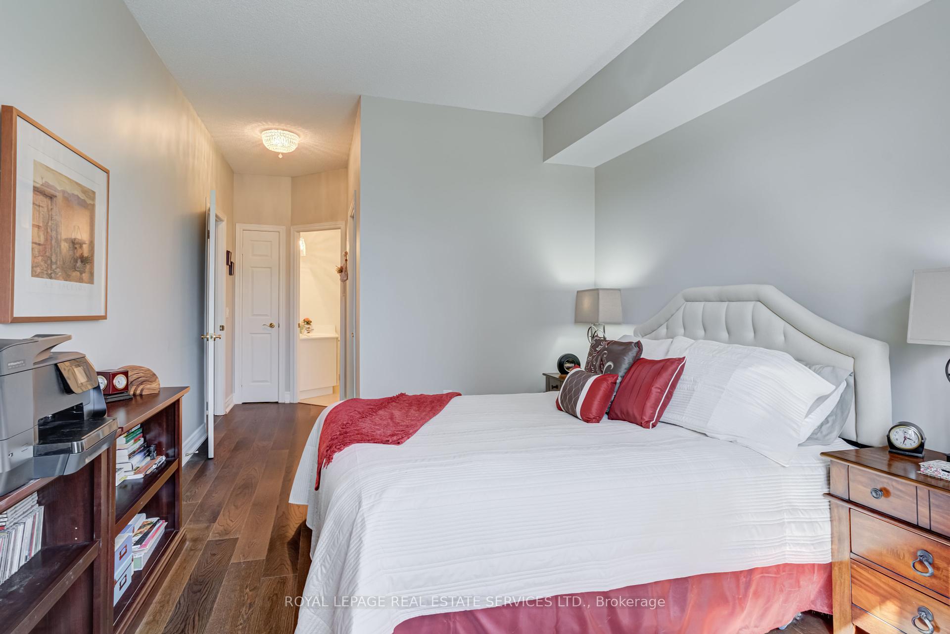 2 Bedrooms Condo at 10 Old Mill,  Toronto For sale