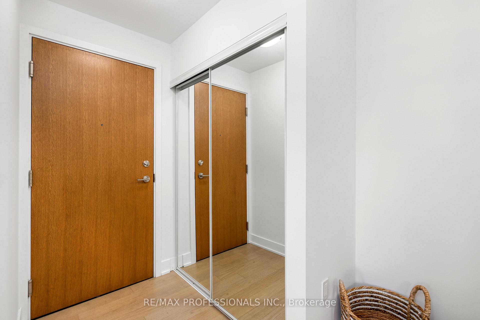 2 Bedrooms Condo at 20 Shore Breeze, Toronto For sale