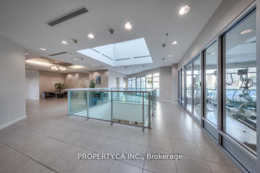 2 Bedrooms Condo at 33 Elm, Mississauga For sale