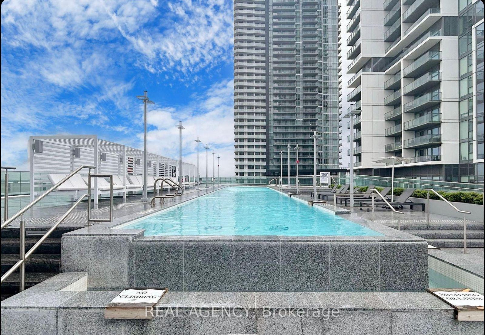 2 Bedrooms Condo at 1000 Portage,  Vaughan For sale