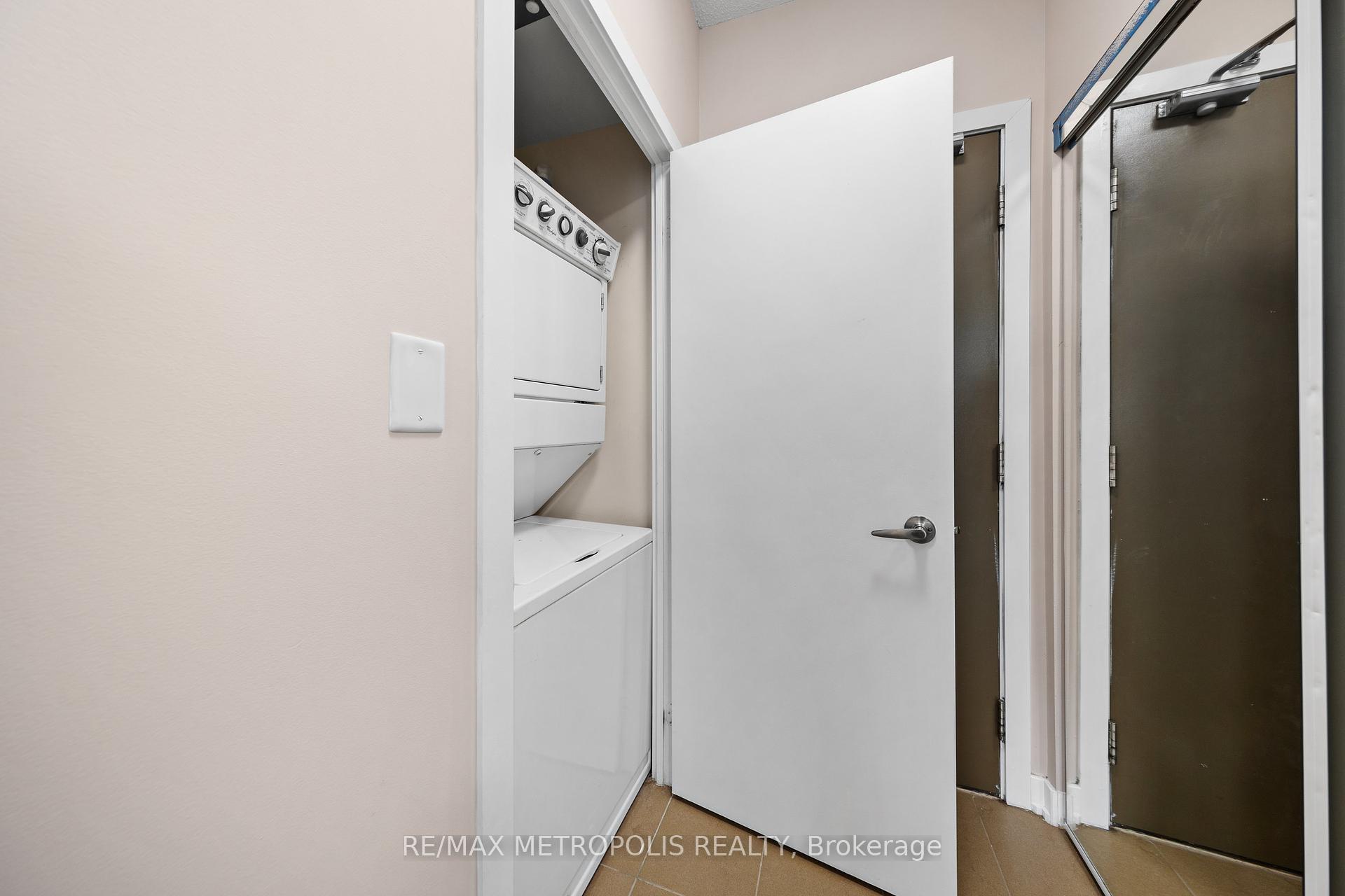 2 Bedrooms Condo at 4065 Brickstone,  Mississauga For sale