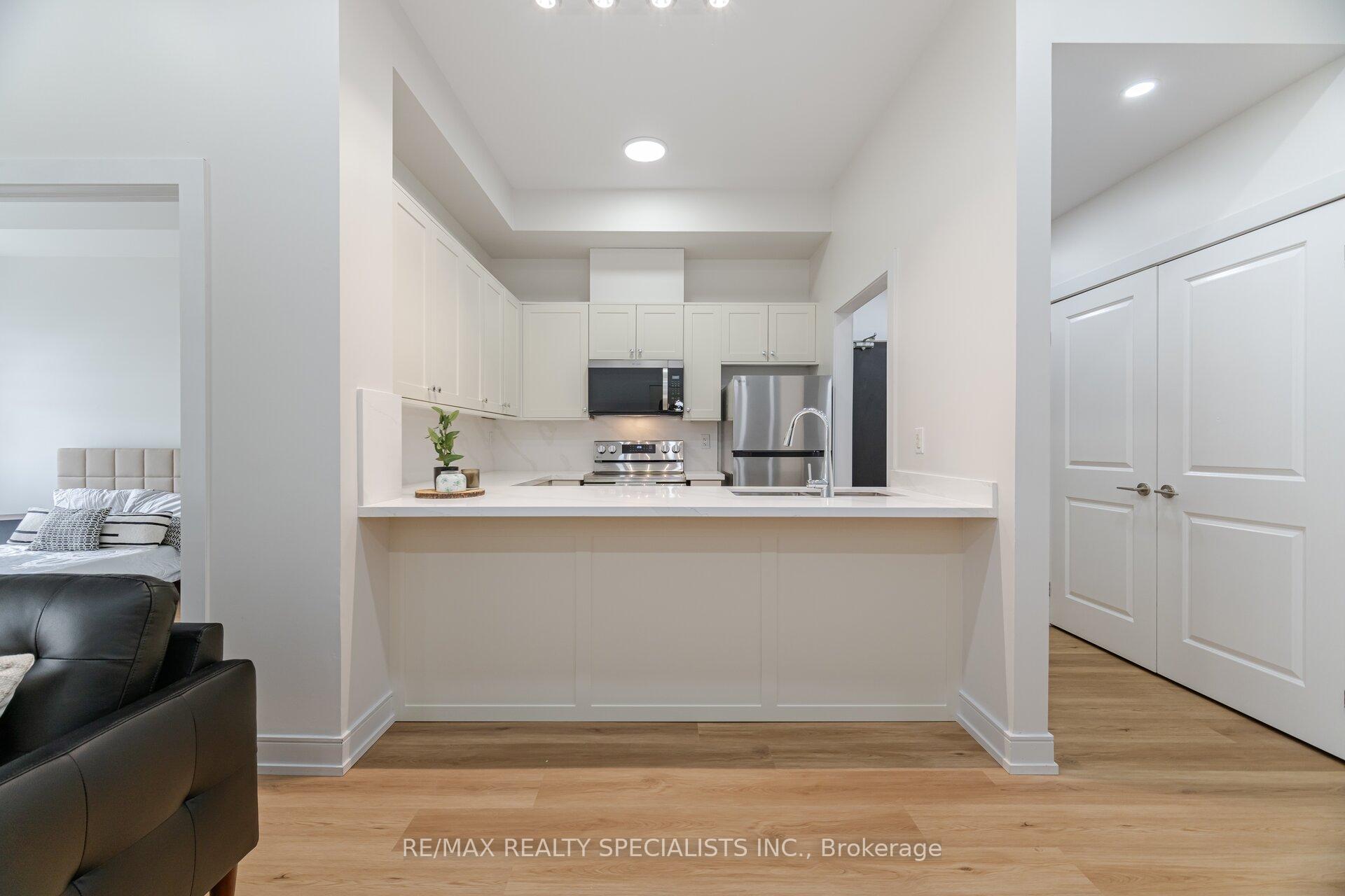 2 Bedrooms Condo at 2326 TAUNTON, Oakville For sale