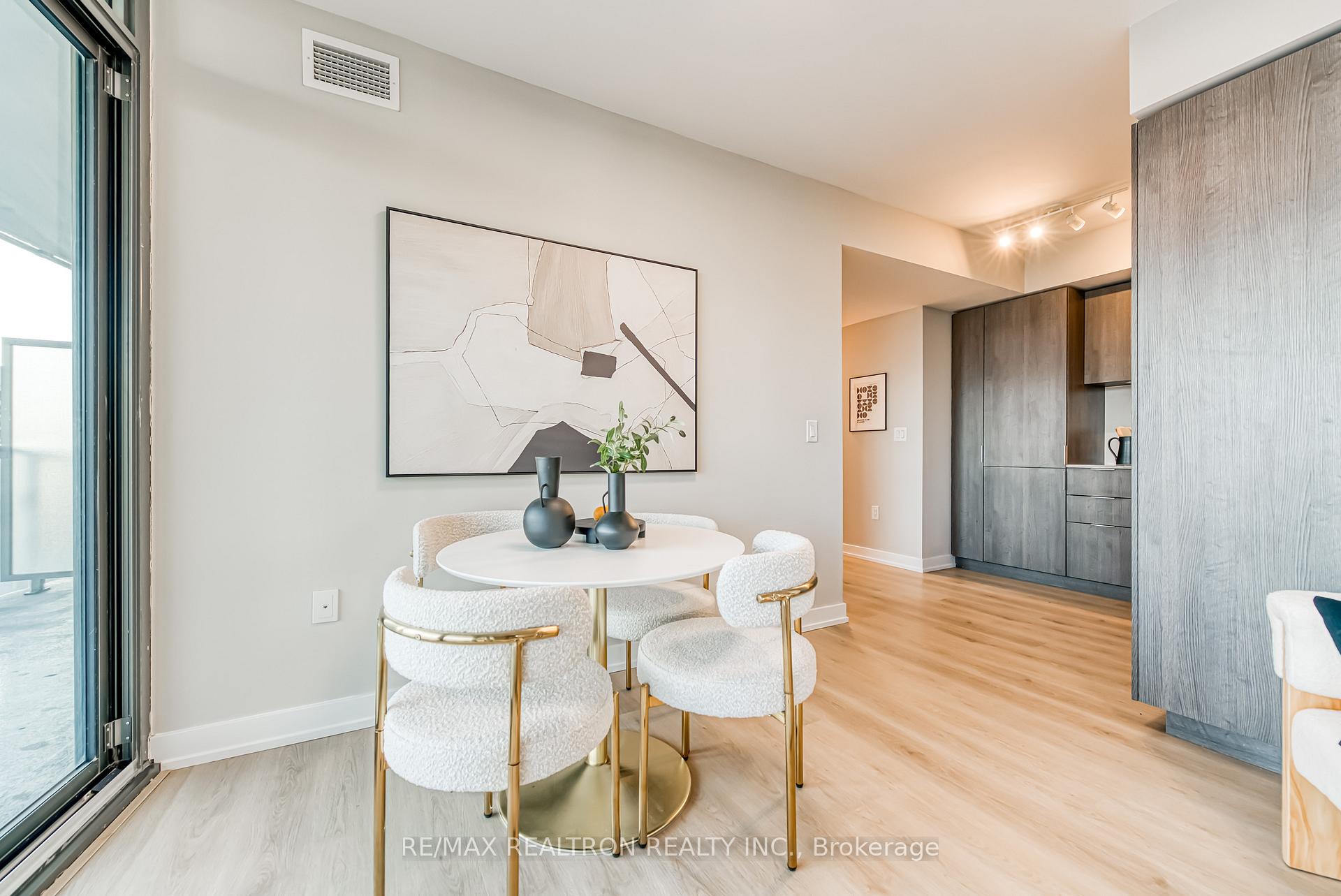 3 Bedrooms Condo at 11 Wellesley, Toronto For sale
