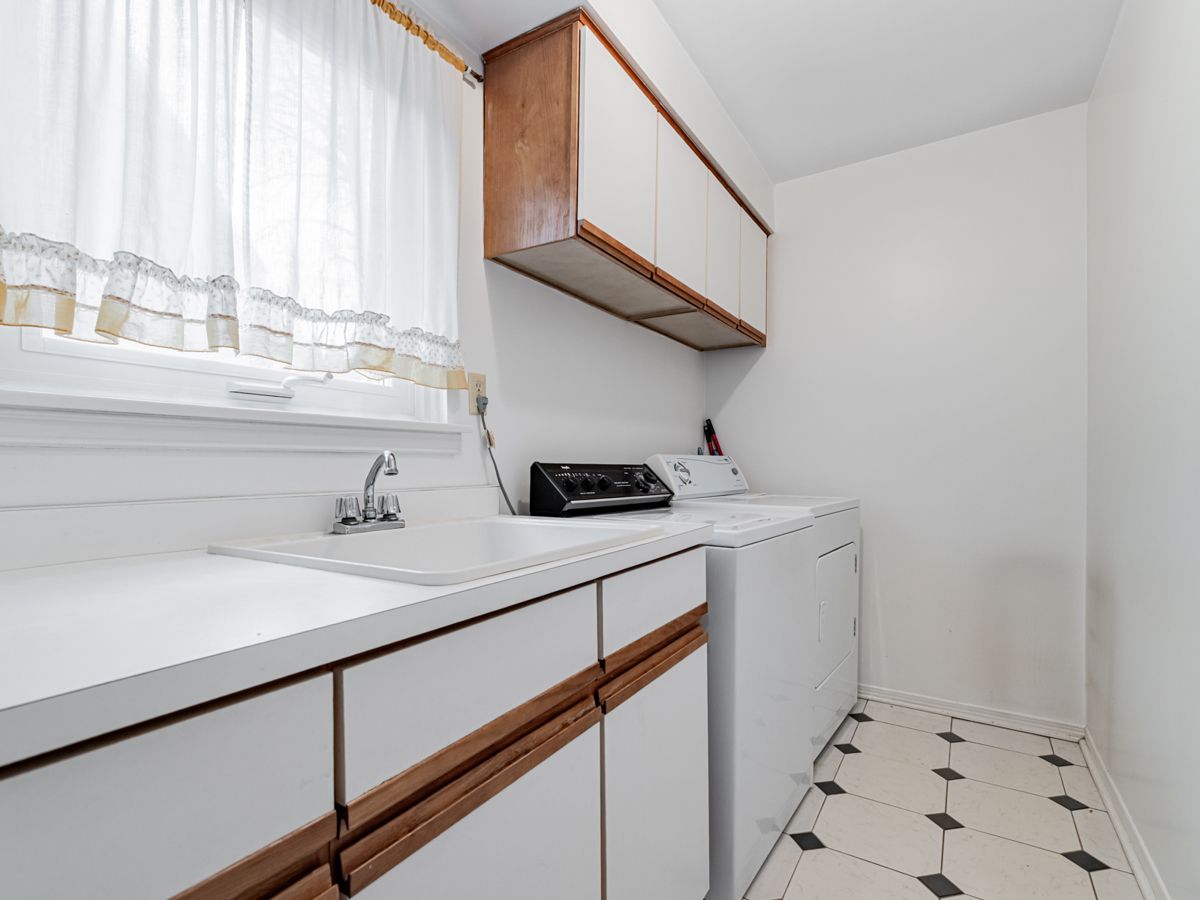 18 Finlayson Court W