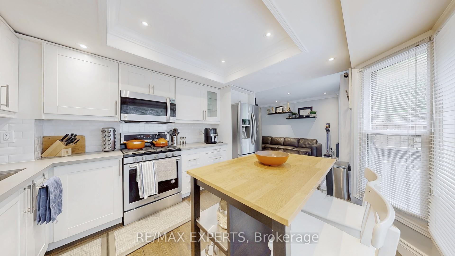 3 Bedrooms Condo at 43 Tamarack, Toronto For sale
