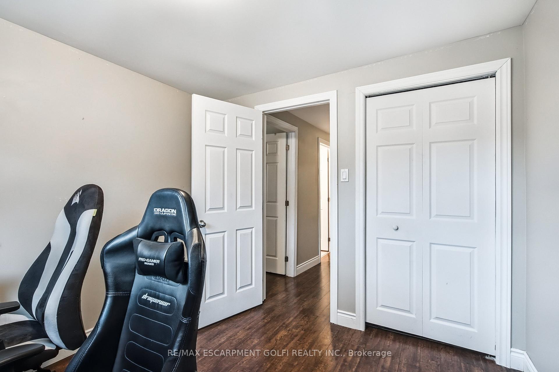 4 Bedrooms Condo at 23 WATSONS, Hamilton For sale