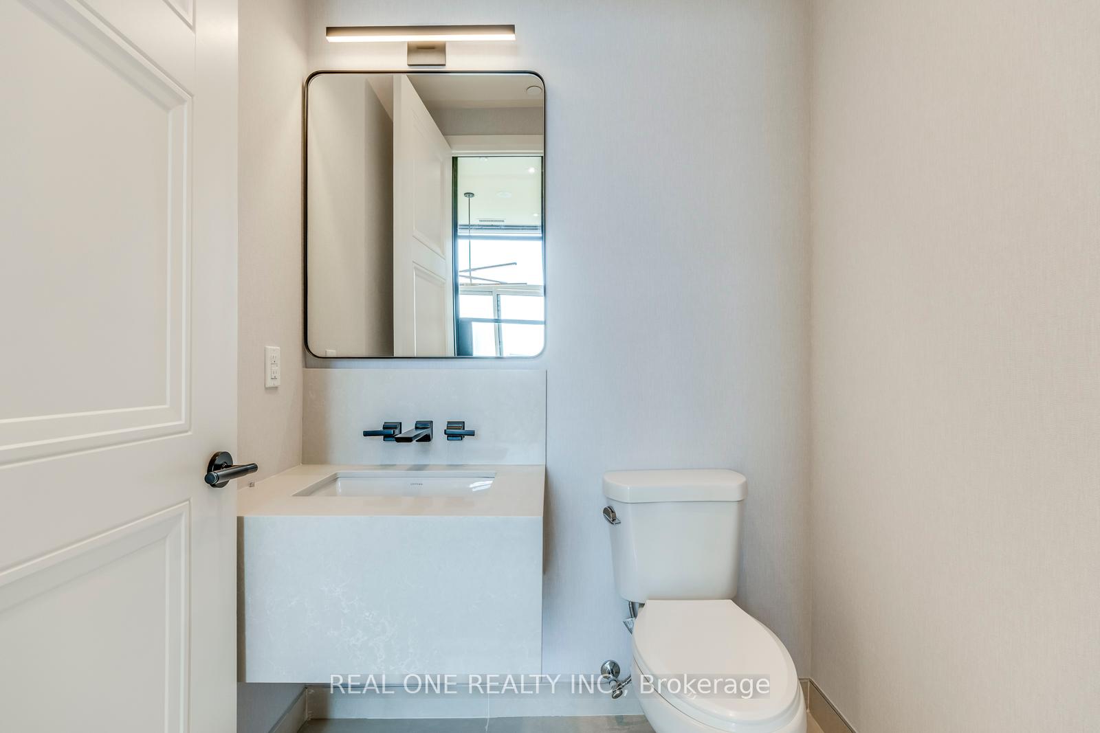 3 Bedrooms Condo at 509 Dundas, Oakville For sale