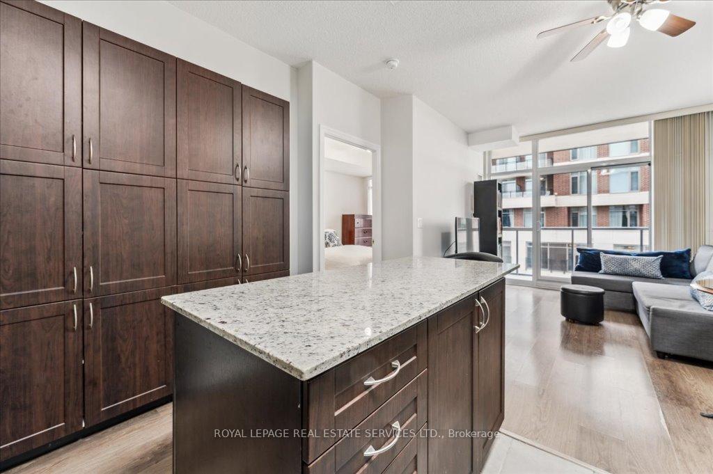 2 Bedrooms Condo at 1940 Ironstone, Burlington For sale