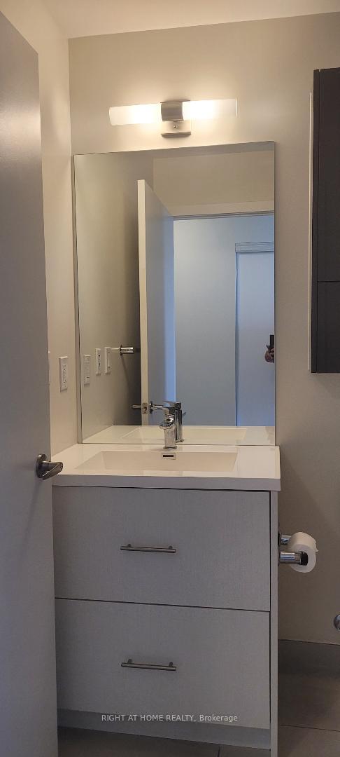 2 Bedrooms Condo at 188 Fairview mall, Toronto For sale