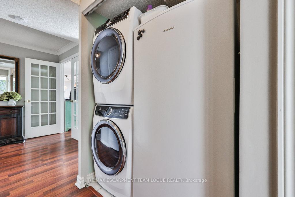 2 Bedrooms Condo at 2121 Lakeshore,  Burlington For sale