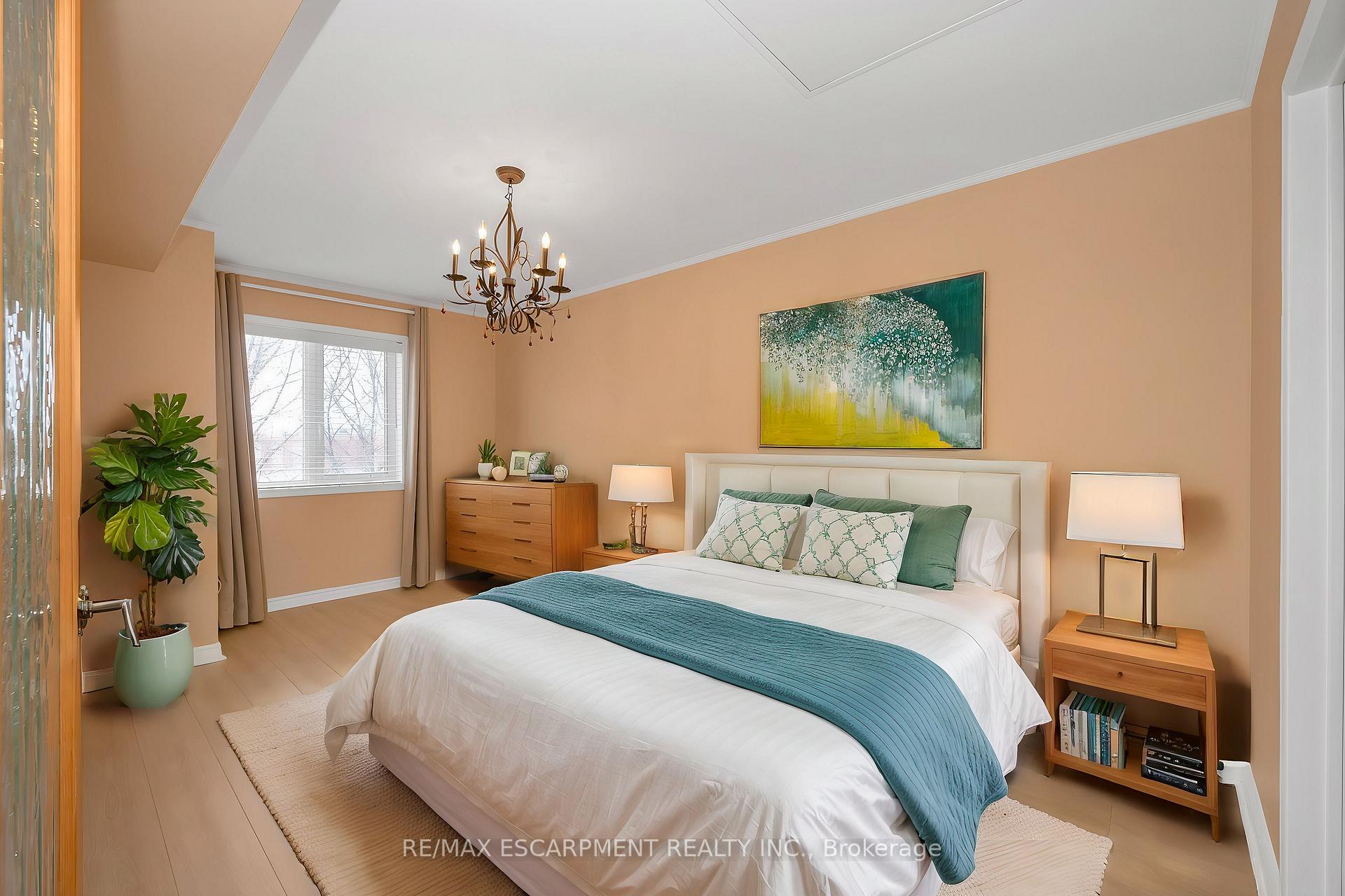 3 Bedrooms Condo at 101 Bristol, Mississauga For sale