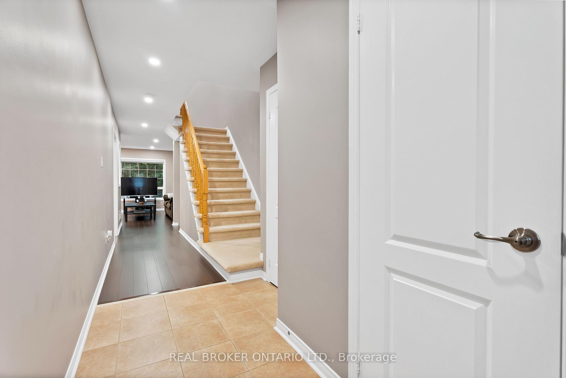 3 Bedrooms Condo at 7360 Zinnia, Mississauga For sale