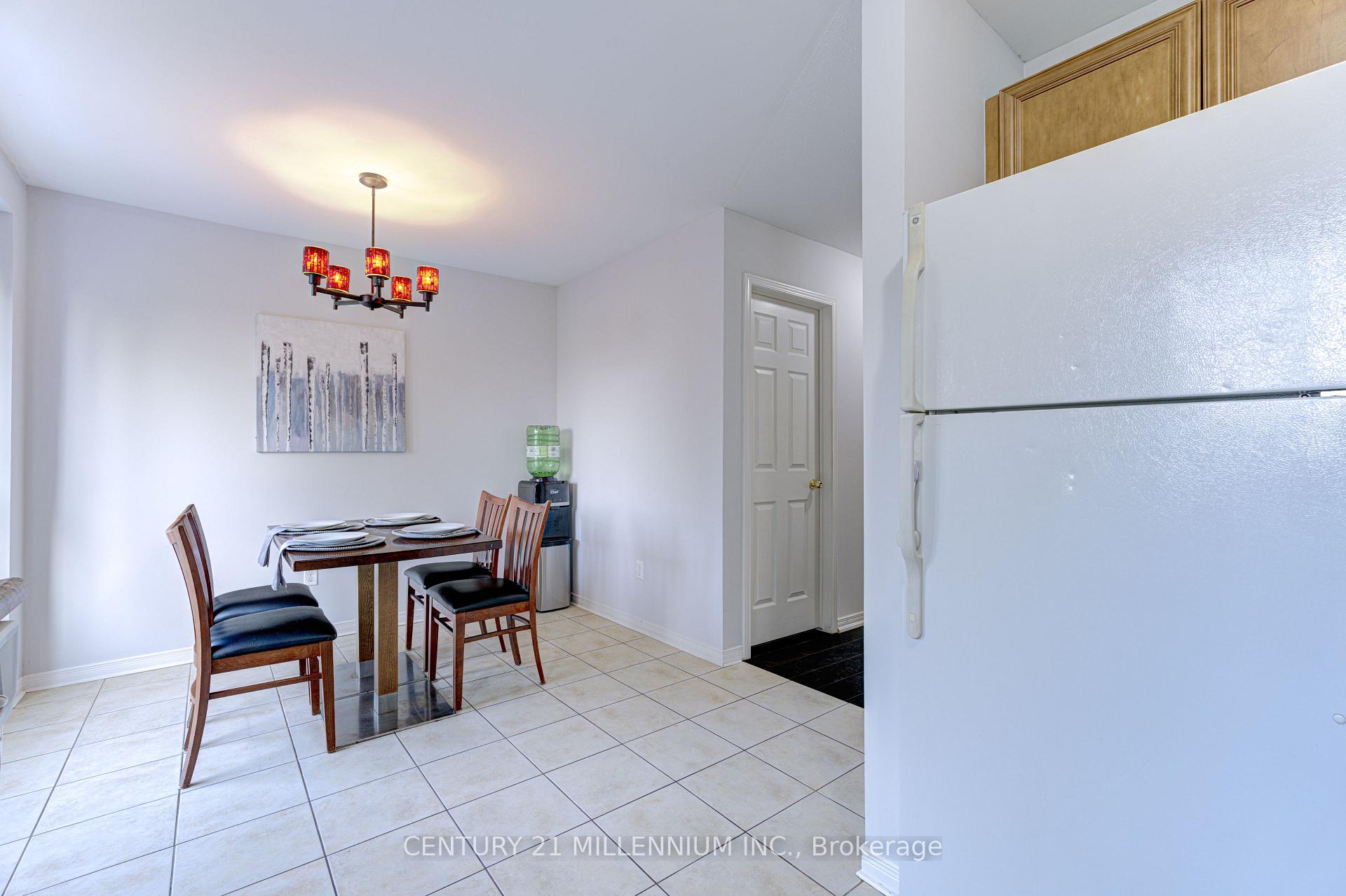 3 Bedrooms Condo at 151 Green,  Hamilton For sale