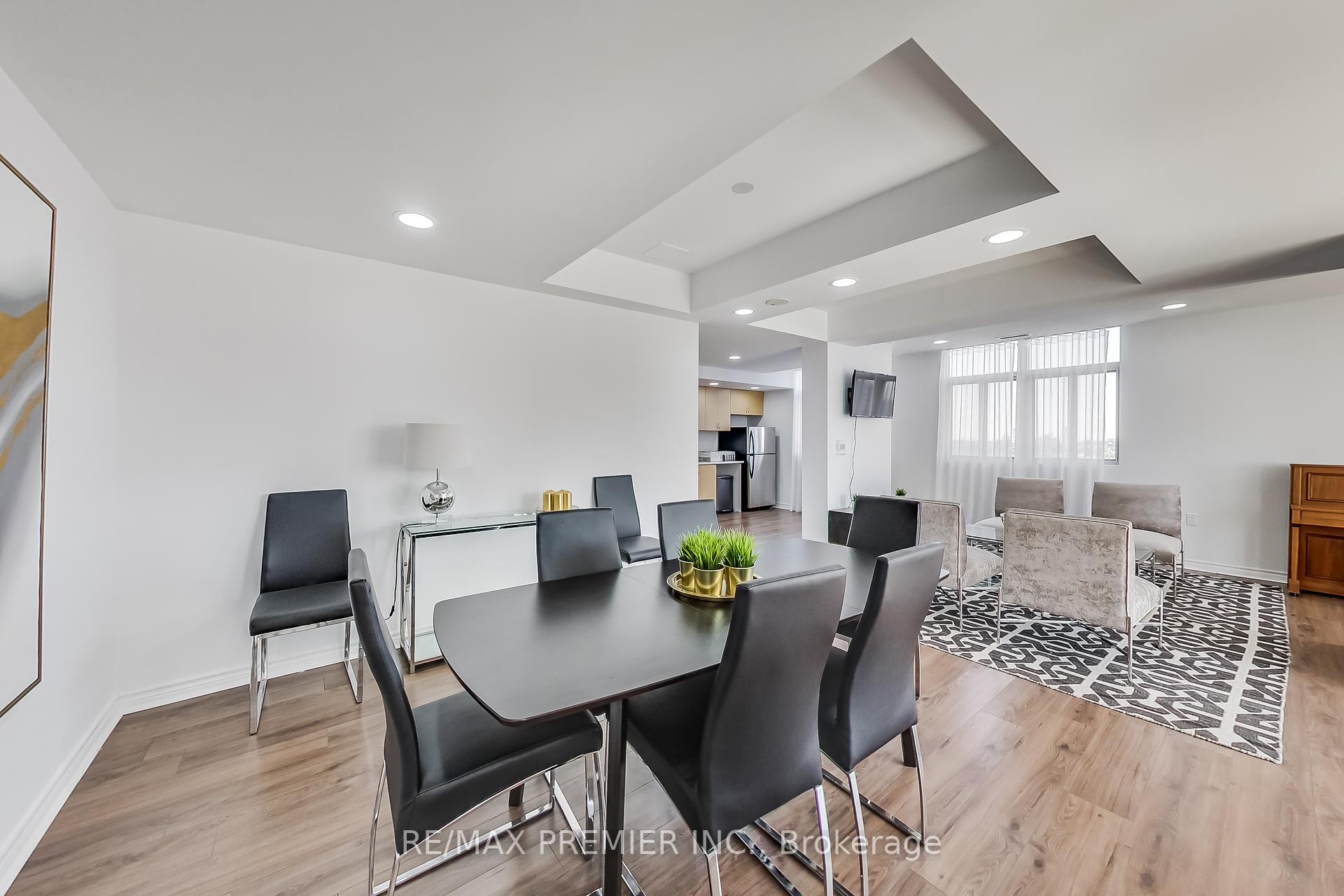 3 Bedrooms Condo at 15 Maplewood, Toronto For sale