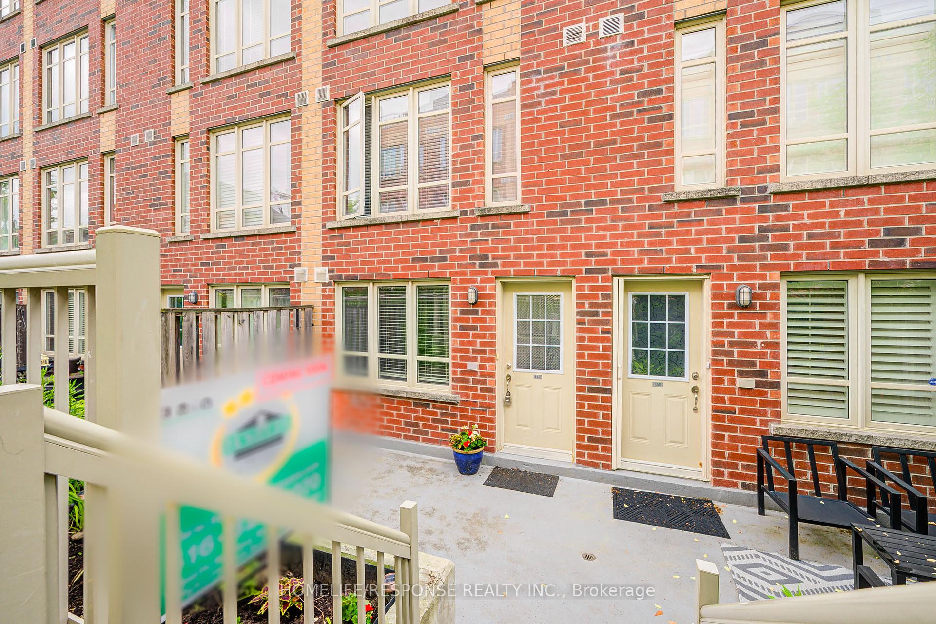 3 Bedrooms Condo at 35 Elsie, Toronto For sale