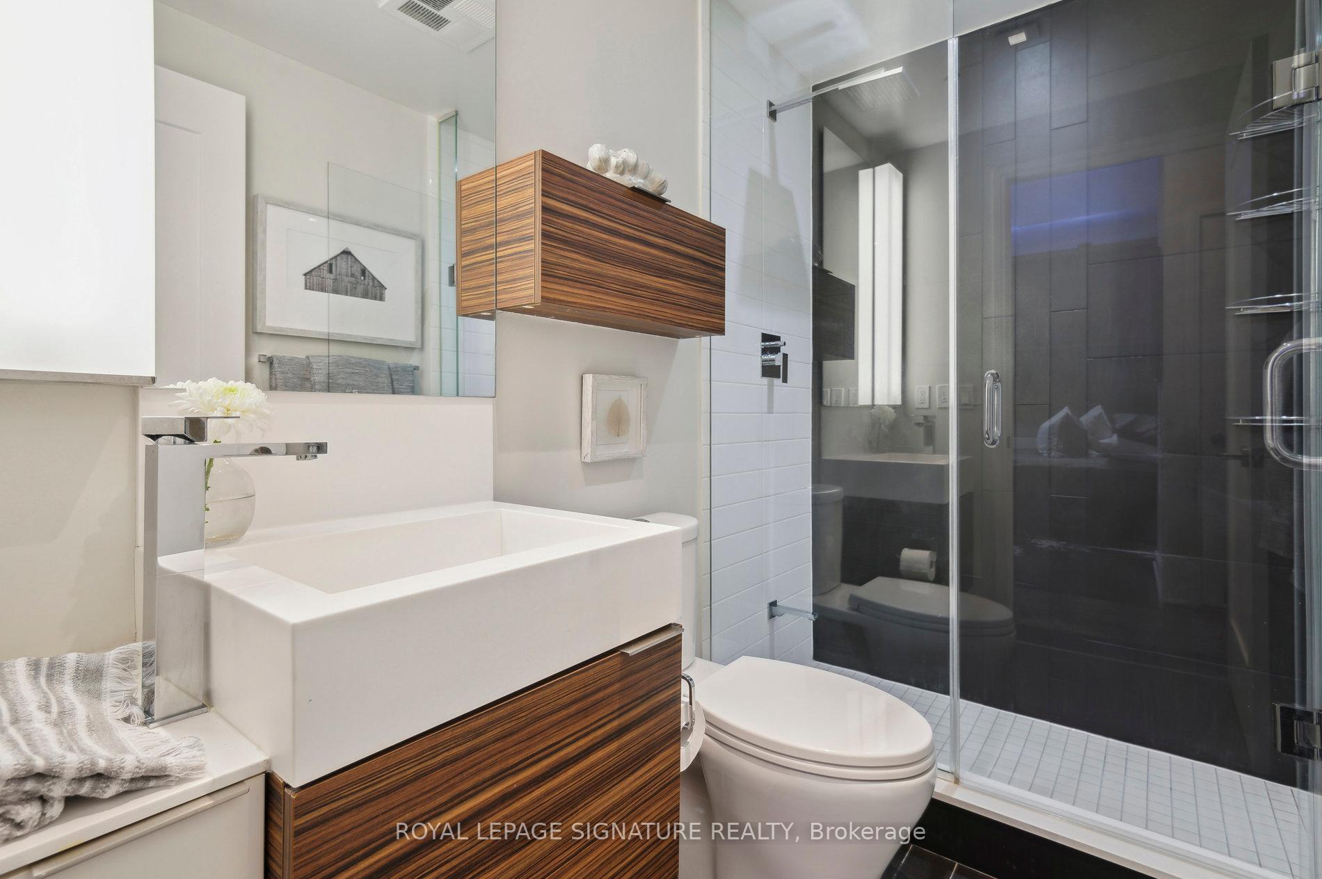 2 Bedrooms Condo at 88 Scott, Toronto For sale