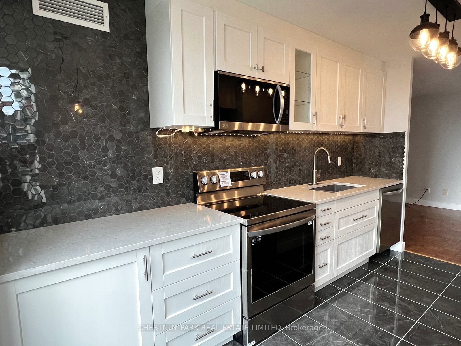 43 Eglinton Avenue E #909, Toronto C03 Yonge-Eglinton