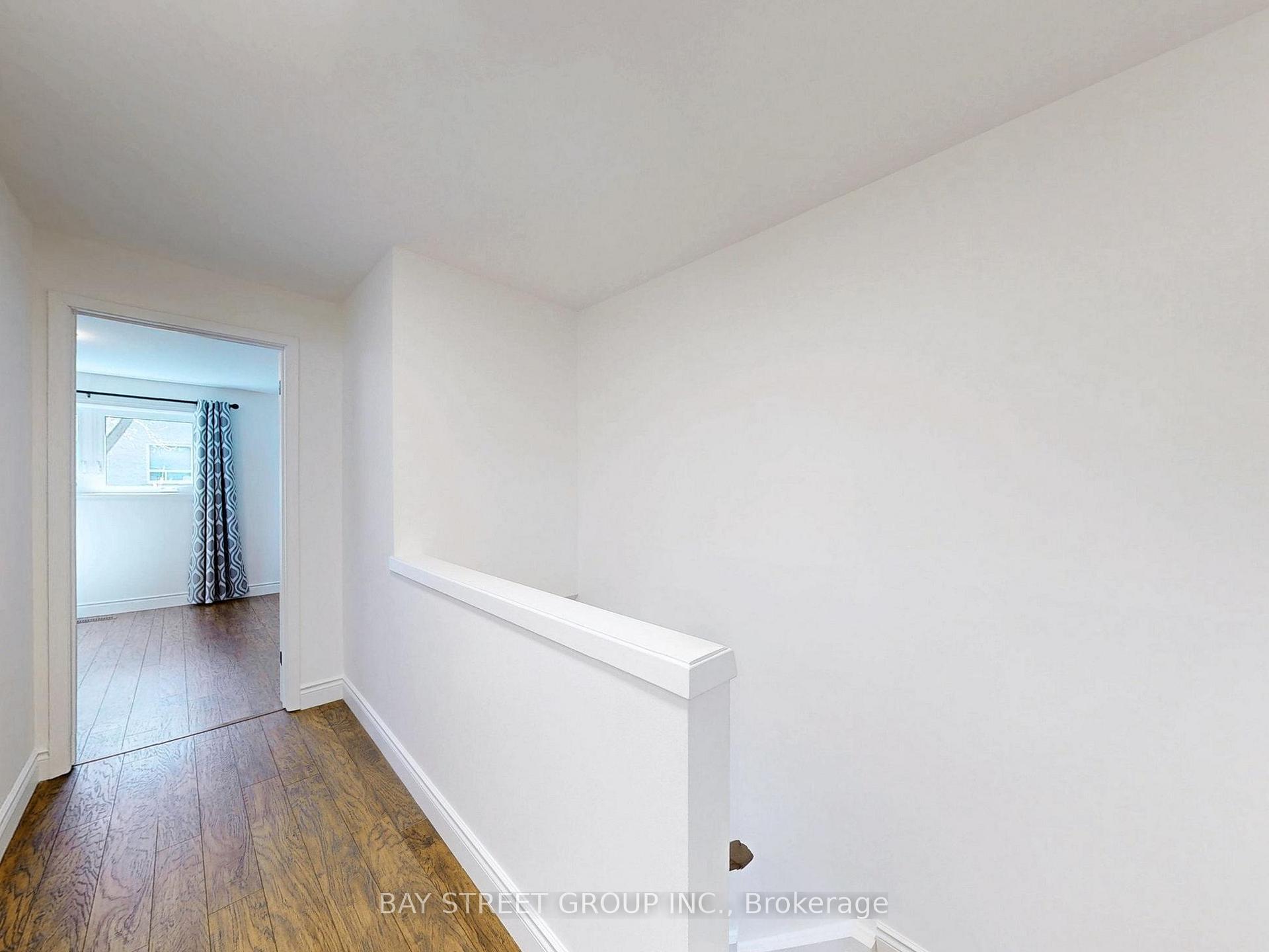 3 Bedrooms Condo at 89 Rameau, Toronto For sale