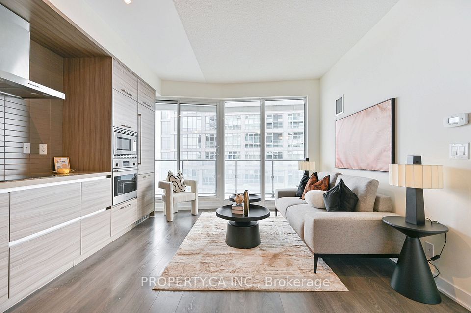 2221 Yonge
