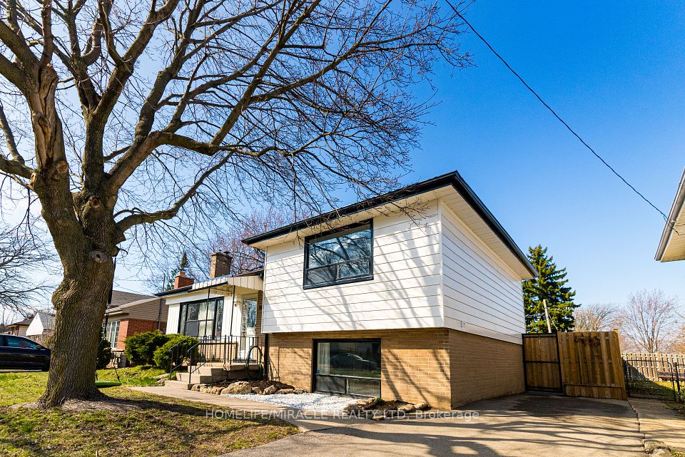 1013 Brucedale