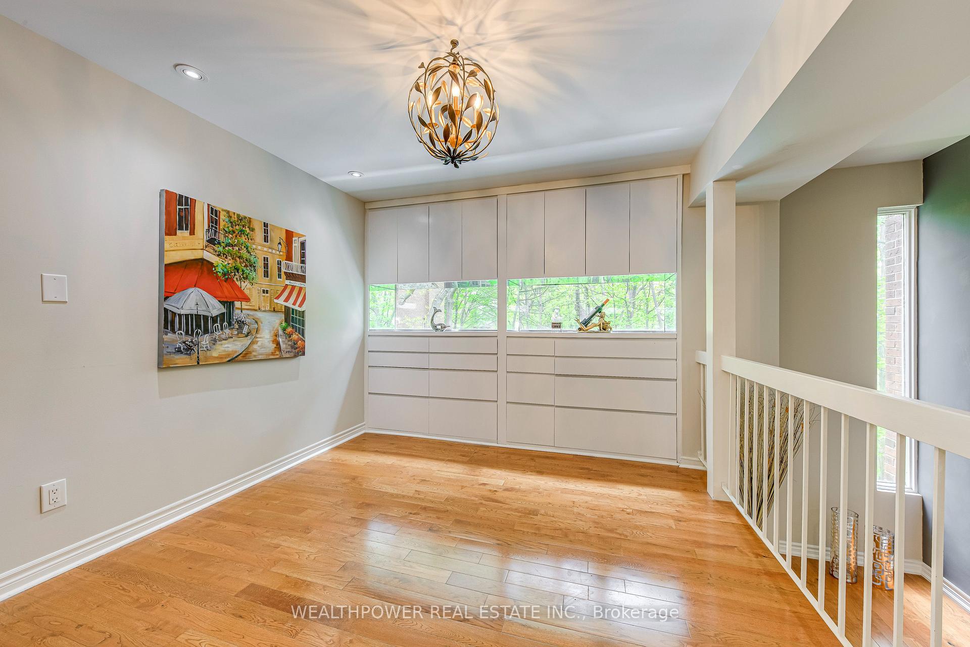3 Bedrooms Condo at 1250 Marlborough, Oakville For sale